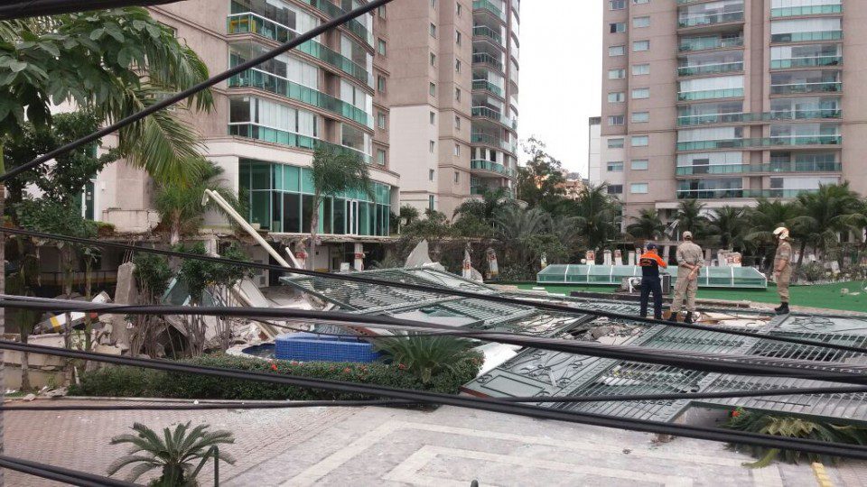 O desmoronamento na área de lazer do condomínio Grand Parc aconteceu na madrugada de 19 de julho