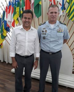 O candidato a alguma coisa em outubro Neucimar Fraga e Coronel Nylton Rodrigues, Comandante Geral da Polícia Militar: tarde no gabinete do QCG em Maruípe
