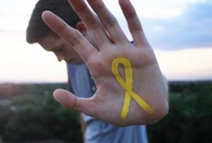 Setembro Amarelo: Dia do Abraço em terminal e conversa com adolescentes