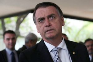 Bolsonaro amplia atividades essenciais e inclui serviços para caminhoneiros em rodovias