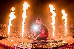 Dennis DJ celebra promete grande repertório em Vitória