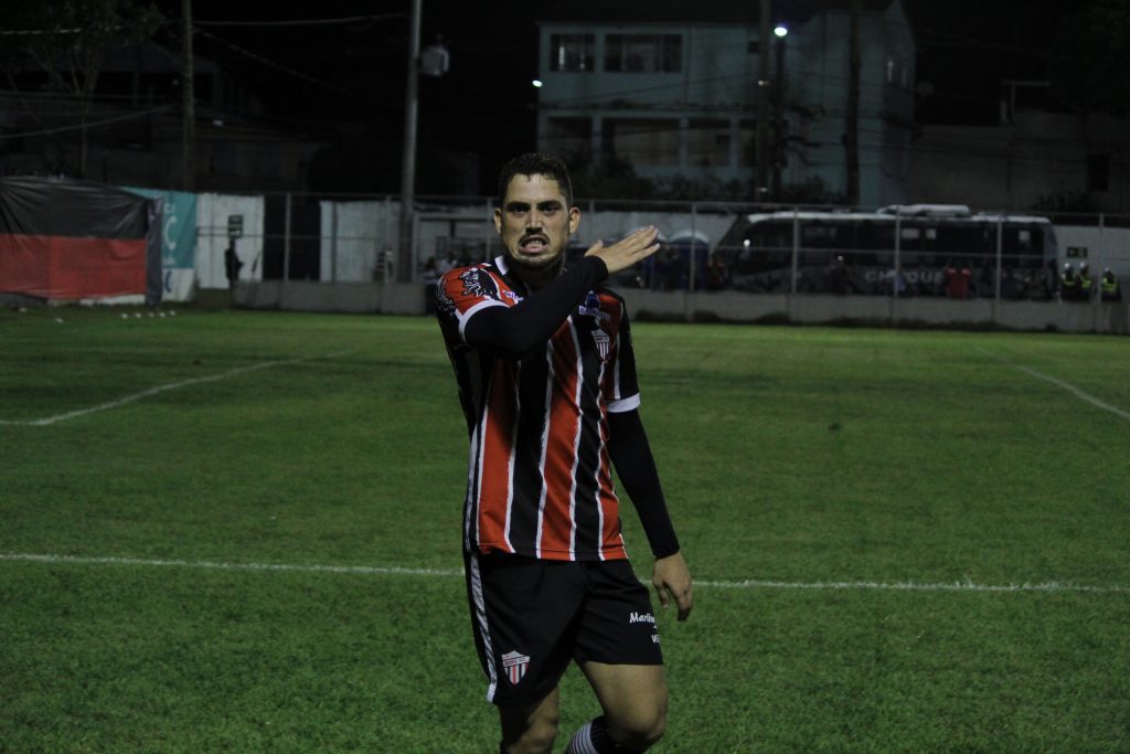 Serra derrota o Remo-PA pela Copa do Brasil, quebra tabus e encara o Vasco pela segunda fase da competição Rael comemora o gol feito sobre o Remo. (Foto: Rafael Chaves/Serra F.C)
