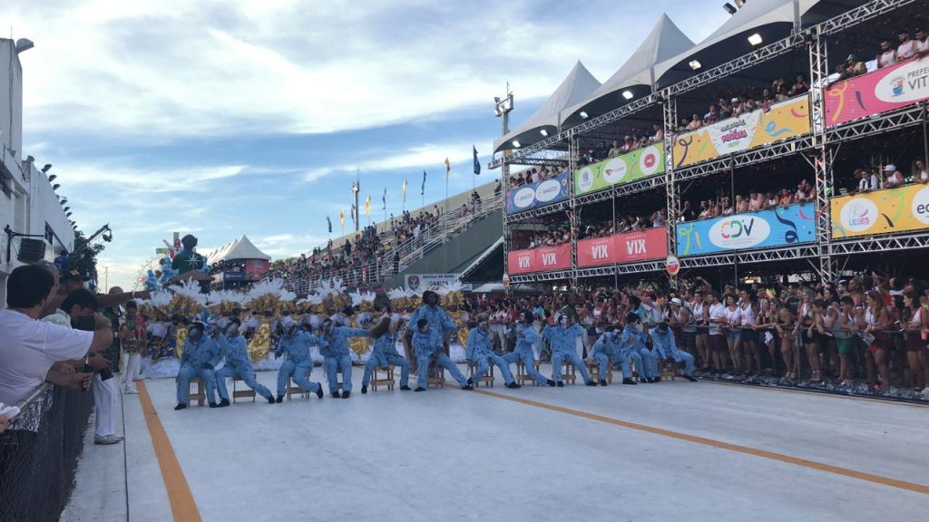 Jucutuquara encerra desfila do grupo especial puxando um arrastão no Sambão do Povo Jucutuquara encerra desfila do grupo especial puxando um arrastão no Sambão do Povo
