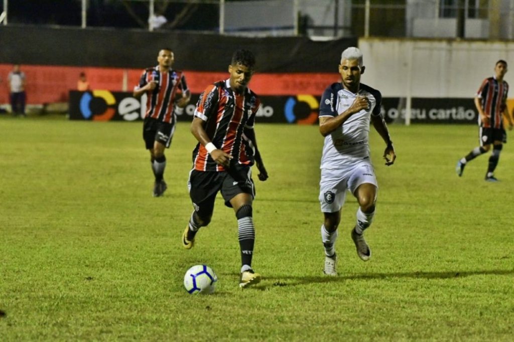 Serra derrota o Remo-PA pela Copa do Brasil, quebra tabus e encara o Vasco pela segunda fase da competição Lateral serrano Gilmar Baiano foi uma das pedras no sapato na zaga paraense. (Foto; Fernando Madeira)