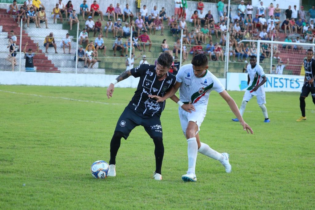Com polêmica de sobra, Real Noroeste vence Rio Branco e avança a final do Capixabão