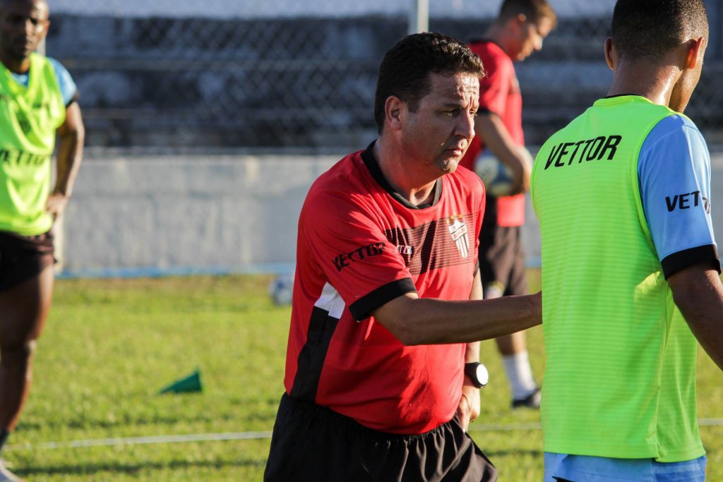 Serra tem trocas na zaga e no ataque para encarar a URT-MG