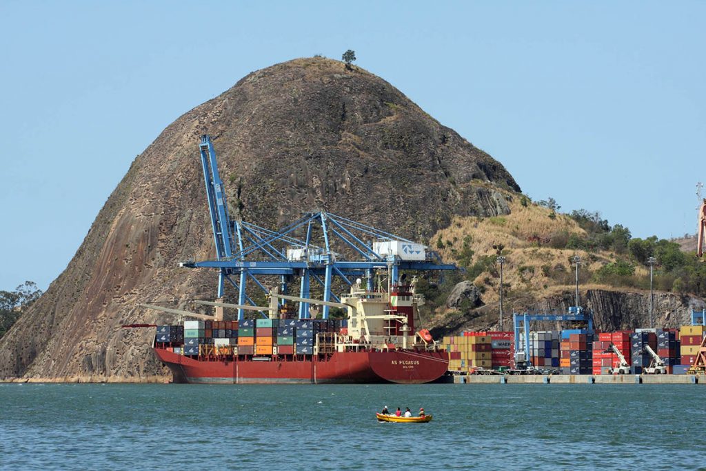 Navio atracado em Vitória