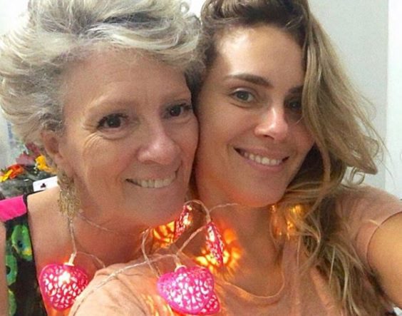 Mãe de Carolina Dieckmann morre e atriz faz homenagem