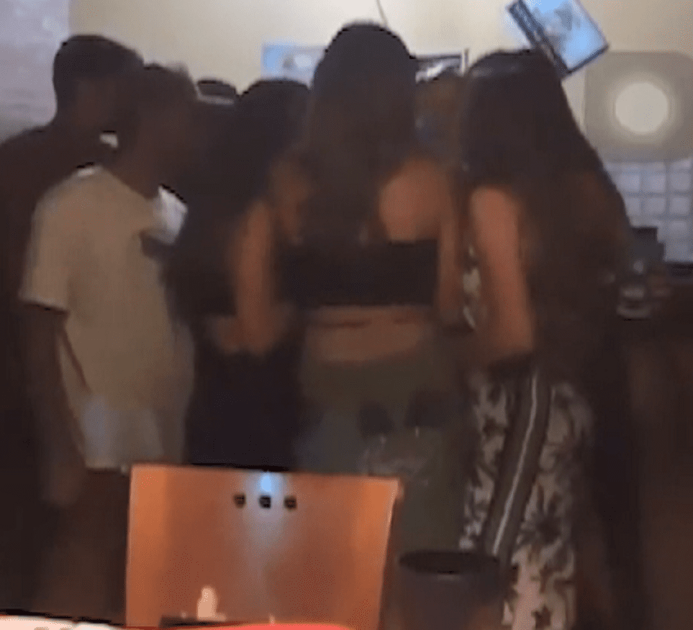 Em meio a pandemia, jovens fazem festa em mansão de Guarapari e debocham do vírus