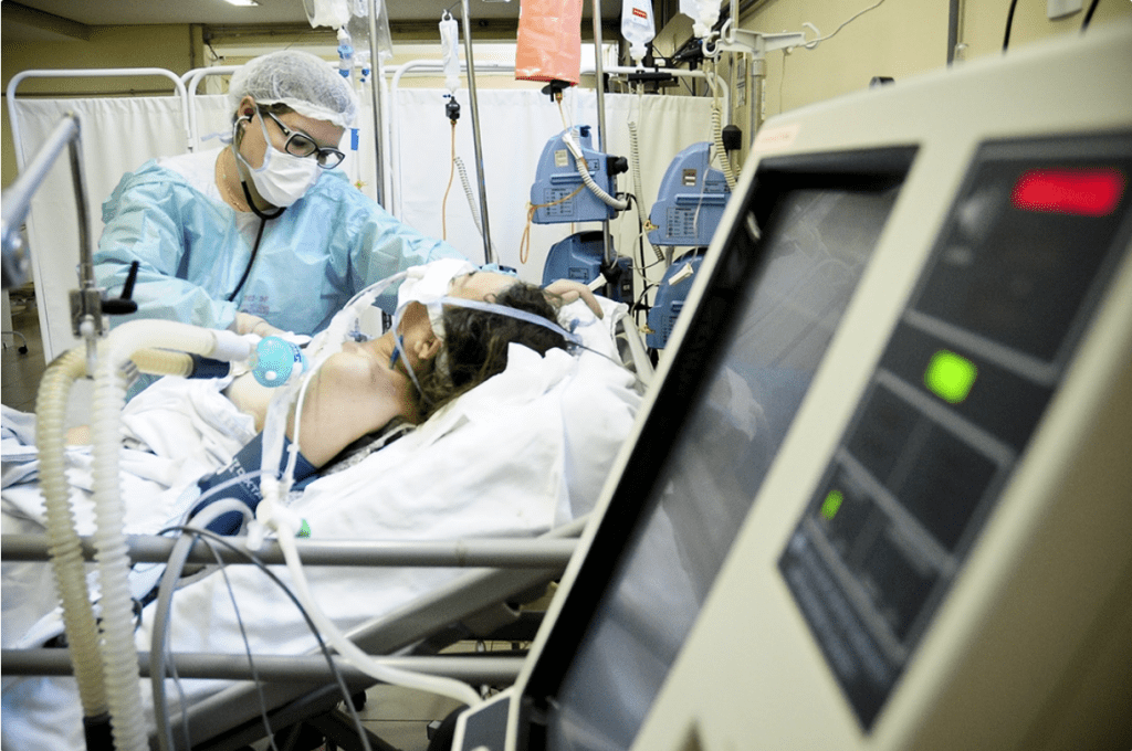 Associações médicas criam protocolos de triagem para atendimento em UTIs-Covid Associações médicas criam protocolos de triagem para atendimento em UTIs-Covid