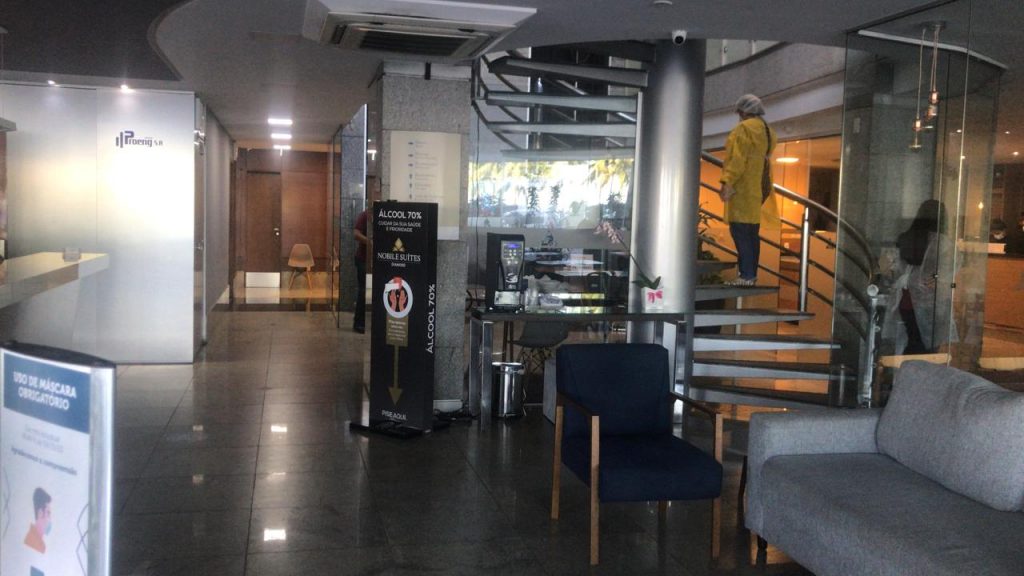 Homem que veio da Índia testa positivo para Covid; hotel é isolado