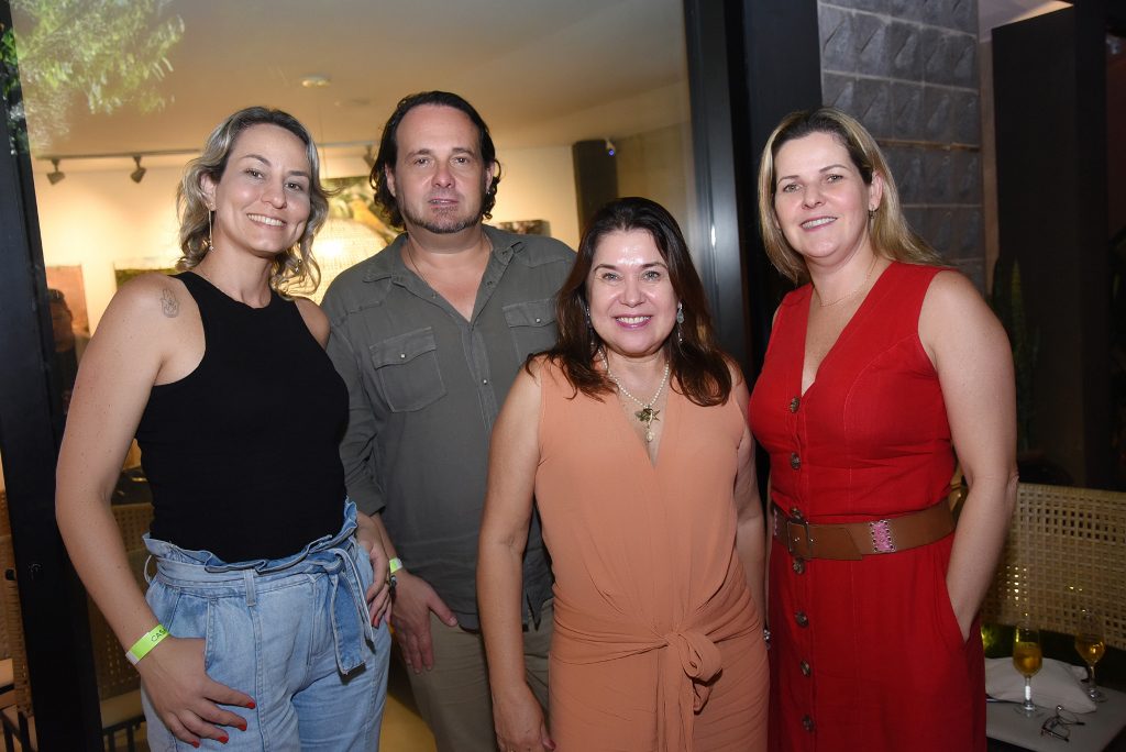 Famosas apostam nos fios da beleza