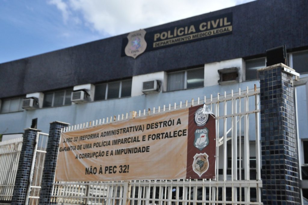 Ganhando abaixo da média nacional, peritos capixabas protestam por aumento salarial