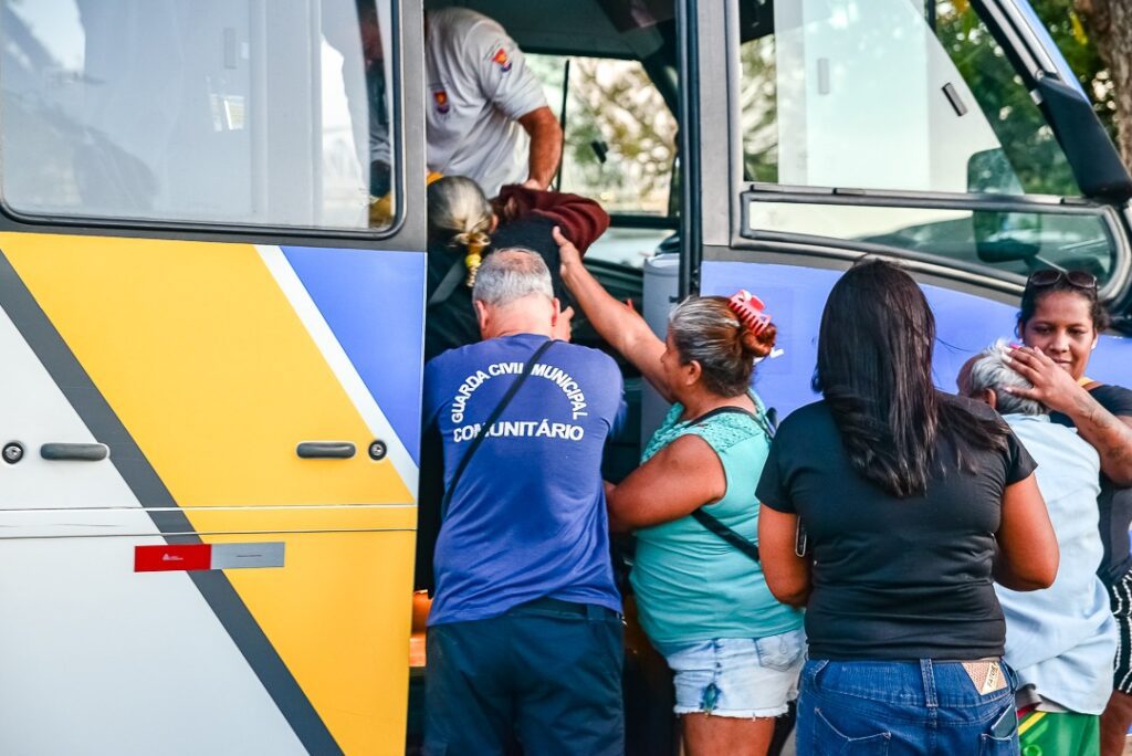 Indígenas venezuelanos deixados em Vitória já passaram por vários estados