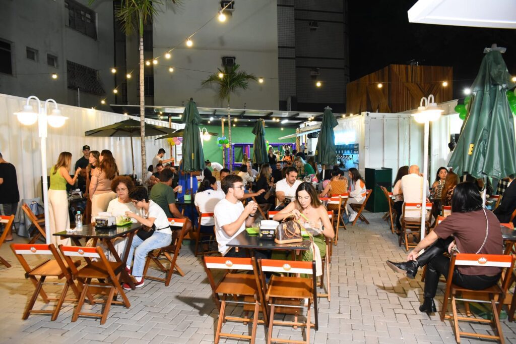 Praça de alimentação a céu aberto com primeiro drive thur de comida saudável do Brasil ! Praça de alimentação a céu aberto com primeiro drive thur de comida saudável do Brasil !