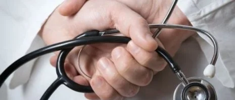 Médico terá de trabalhar dois anos no SUS para se formar, anuncia governo