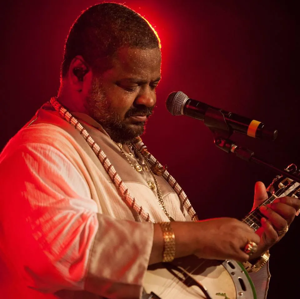 Arlindo Cruz completa 65 anos com "O show tem que continuar" mais regravada e tocada no Brasil