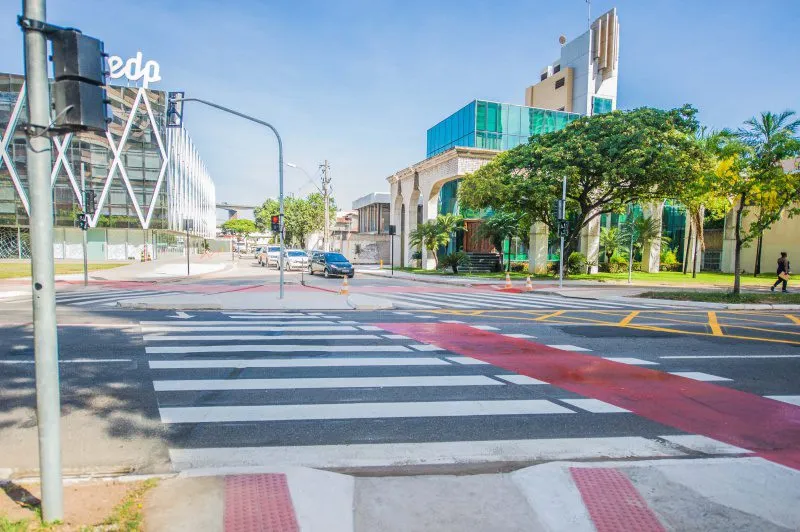 Novo cruzamento no bairro Enseada do Suá