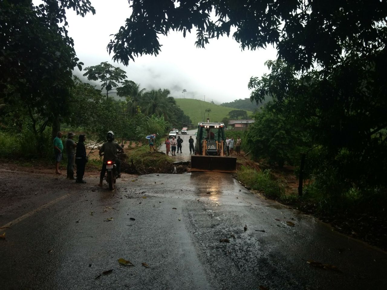 Temporal causa destruição no interior de Anchieta. Veja fotos! - ES HOJE
