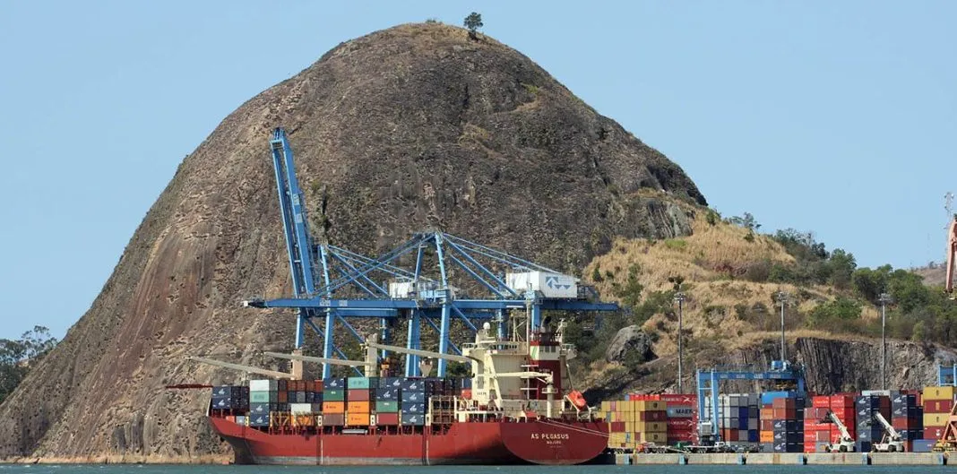 Navio atracado em Vitória
