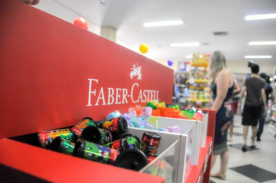 Materiais escolares têm variação de mais de 100% no preço, revela Procon
