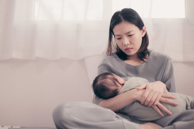 Depressão pós-parto: Agosto Dourado alerta para sinais e risco