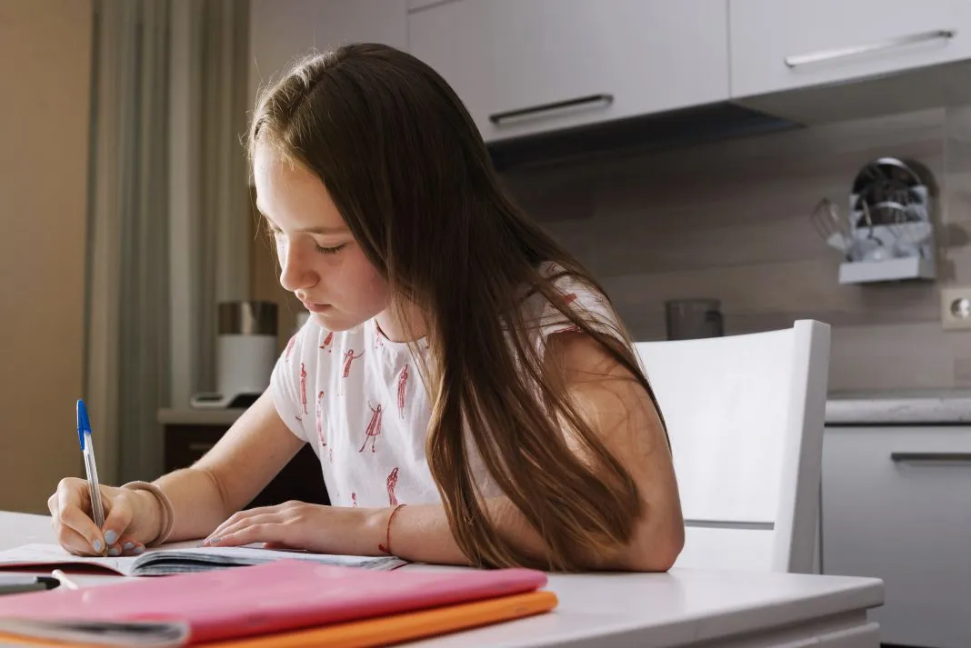 concentrated-girl-studying-at-home