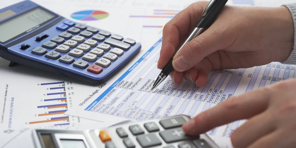 Especialistas dão dicas de como sair financeiramente do vermelho em 2025