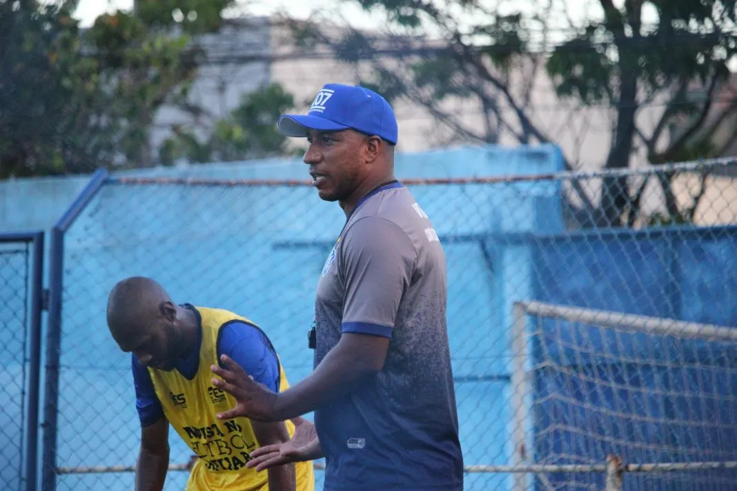 Vitória confirma Rodrigo César como técnico para o restante da ...