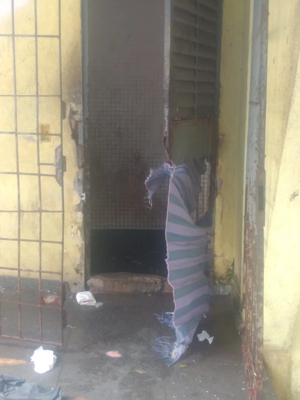 Comerciantes de feira na Vila Rubim reclamam da precariedade do local