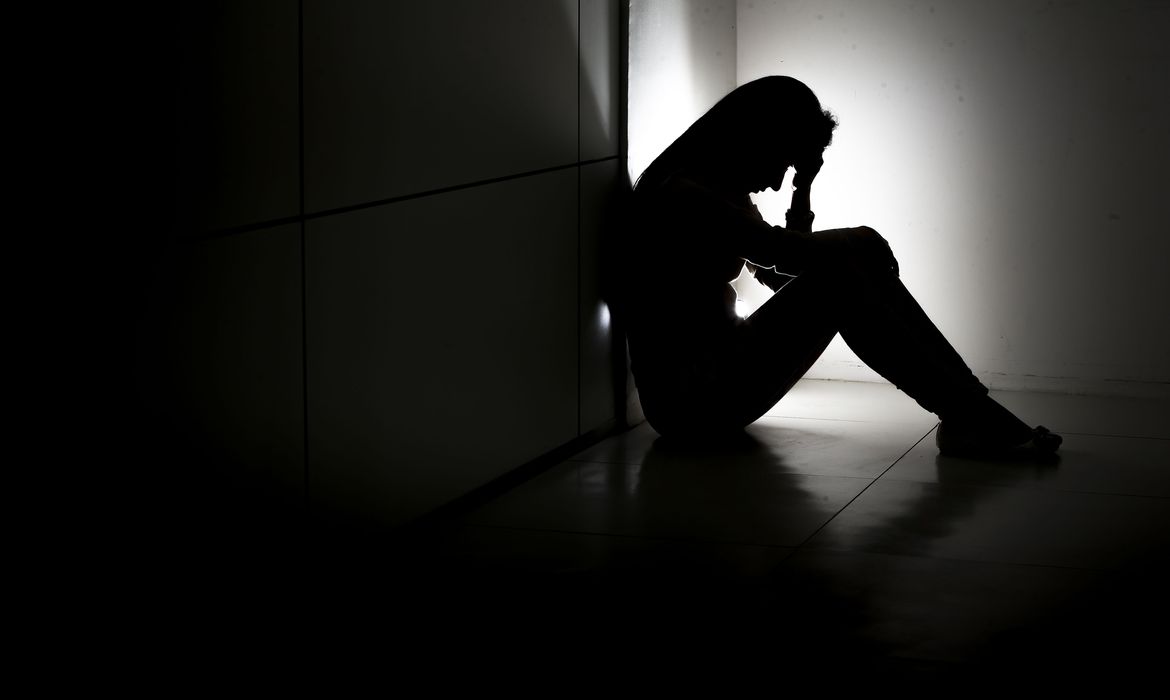 Hormônios e saúde mental: como alterações hormonais afetam ansiedade e depressão