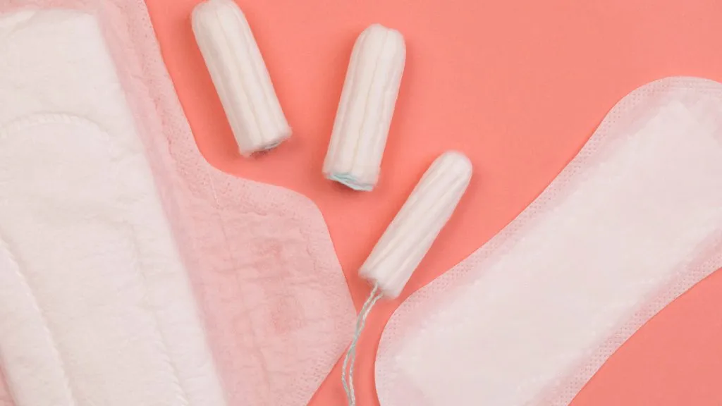 Dignidade menstrual vai muito além do acesso a absorventes; entenda