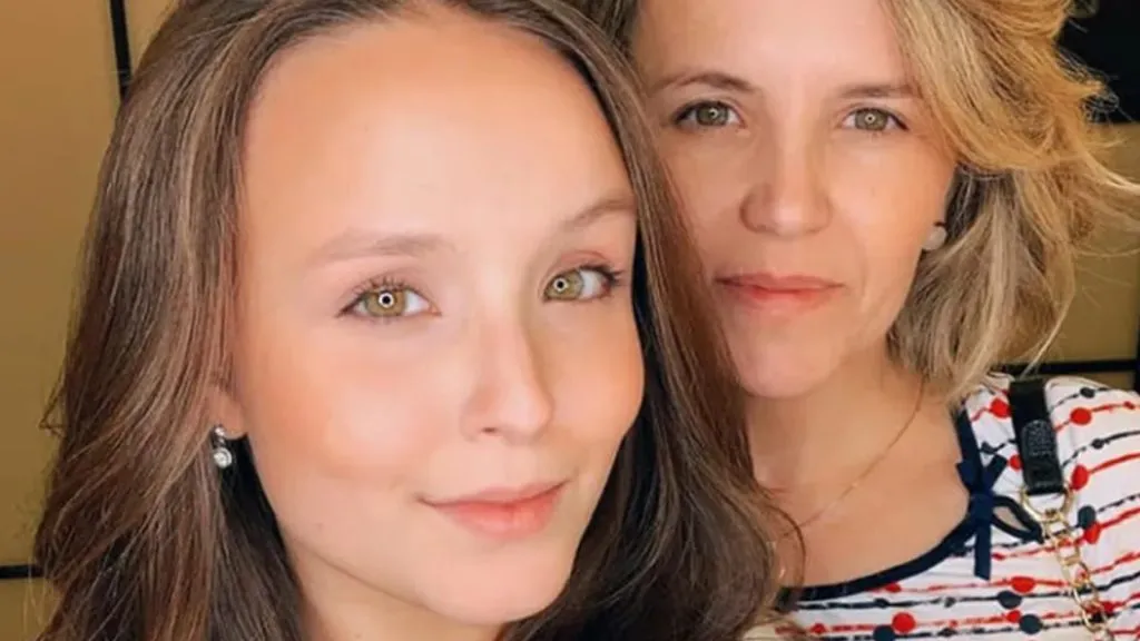 Larissa Manoela, com 17 anos de carreira e sucesso como empresária, recebia mesada da mãe antes de ruptura