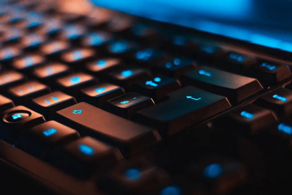 89% dos brasileiros têm internet em casa, diz Censo de 2022