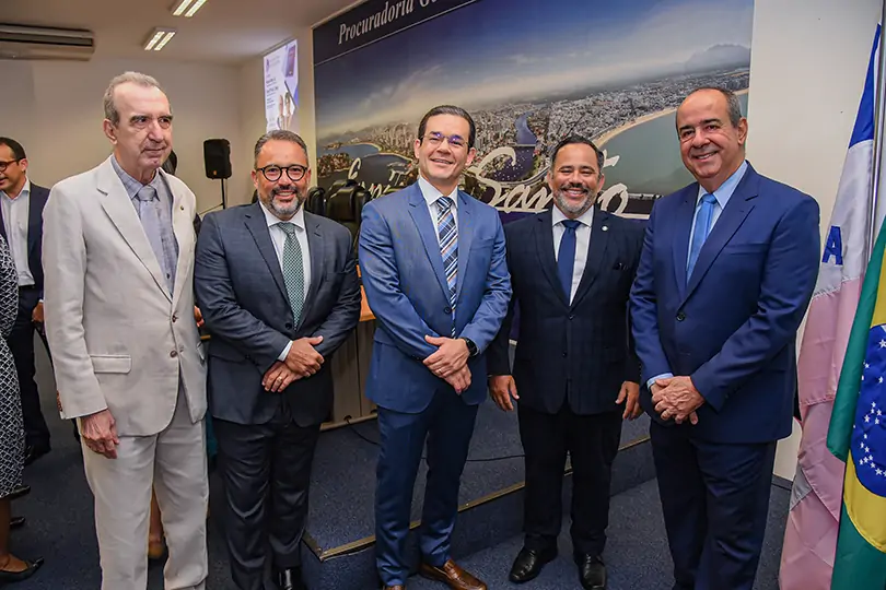 Lançamento reúne desembargadores, juízes e membros da advocacia