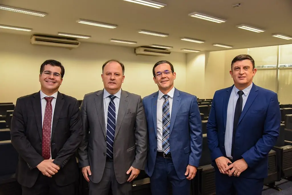 Lançamento reúne desembargadores, juízes e membros da advocacia