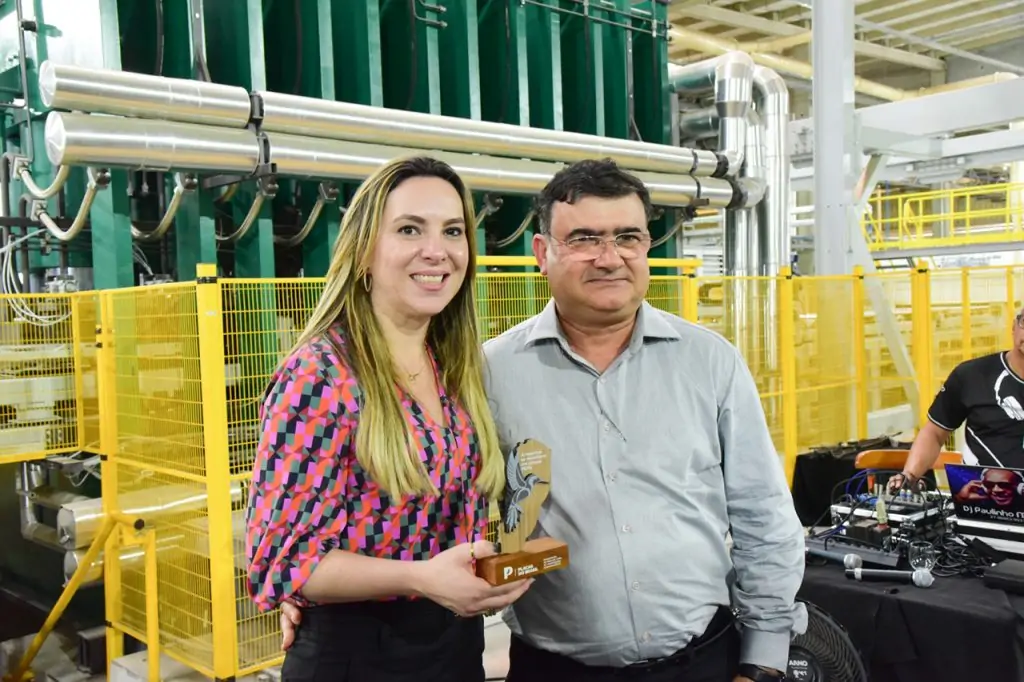 Placas do Brasil inaugura segunda prensa e aumenta sua capacidade em 100%