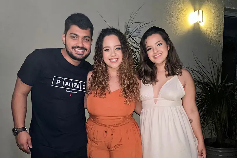 Stephany Melo celebra nova idade ao lado de familiares e amigos