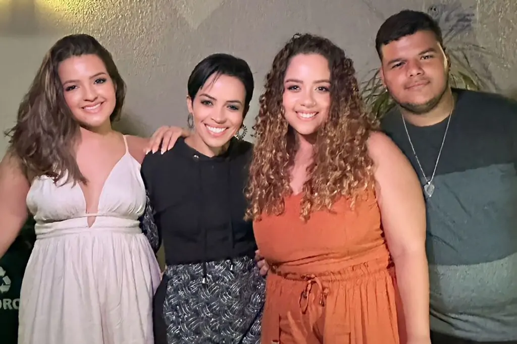 Stephany Melo celebra nova idade ao lado de familiares e amigos