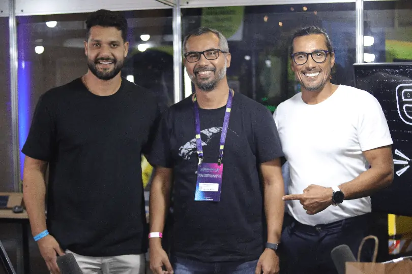 Nina comemora aniversário ao lado da família e dos amigos