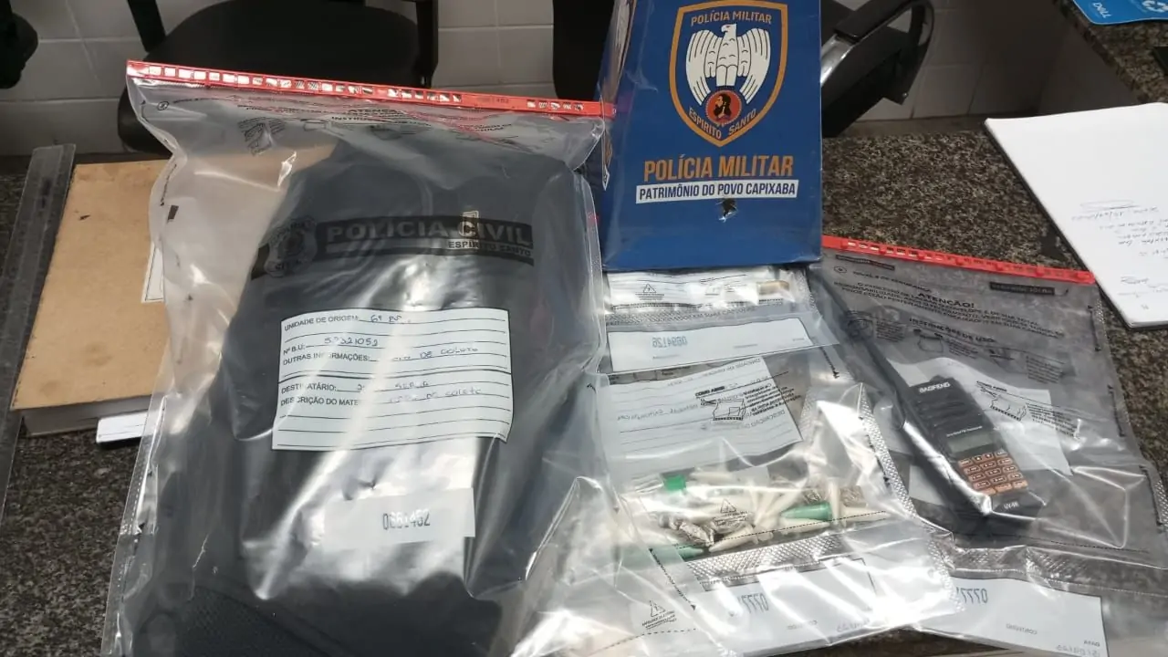 Armas, dinheiro e grande quantidade de drogas foram apreendidas na Serra