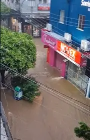 Queda de árvores, telhados destruídos e ruas alagadas; temporal provoca diversos estragos em Colatina
