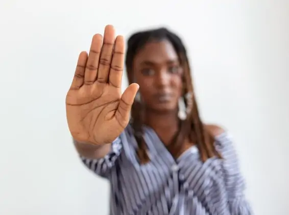 Violência vicária: quando os filhos são usados contra às mães