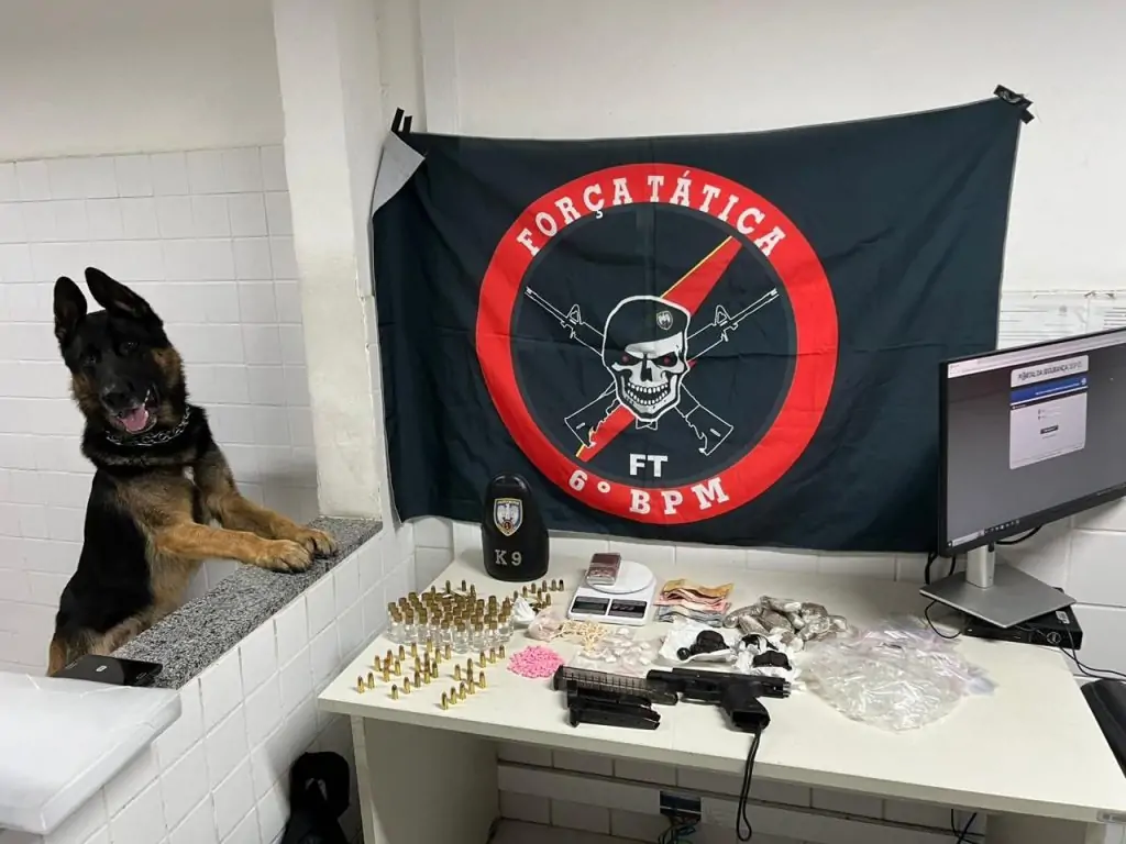 Polícia Militar apreende armas e grande quantidade de drogas na Serra