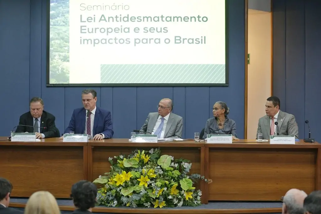 PT se movimenta para unir a esquerda e o centro em Vitória