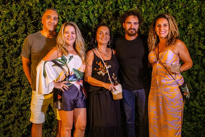 Dudu Altoé celebra nova idade ao lado de amigos