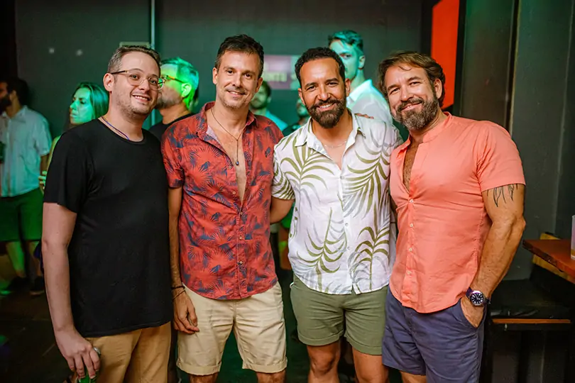 Dudu Altoé celebra nova idade ao lado de amigos