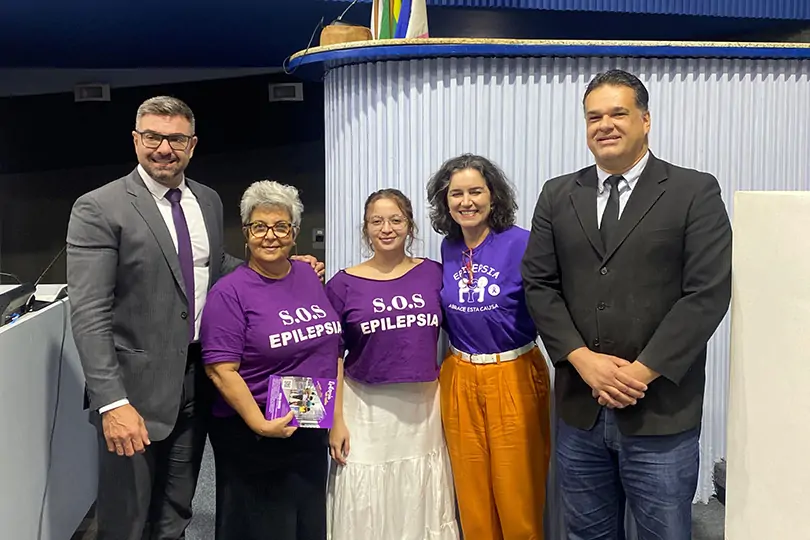 Dudu Altoé celebra nova idade ao lado de amigos