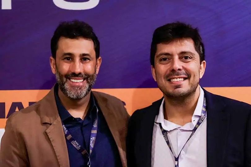 Coquetel reúne designers e arquitetos para inauguração em Vitória