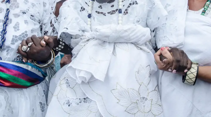 Justiça do Trabalho do ES reconhece racismo religioso contra trabalhadora chamada de "macumbeira"
